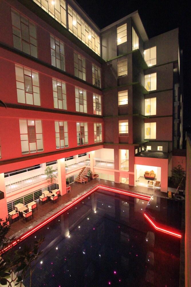 Hotel Fortunagrande Seturan Yogyakarta Ngoại thất bức ảnh